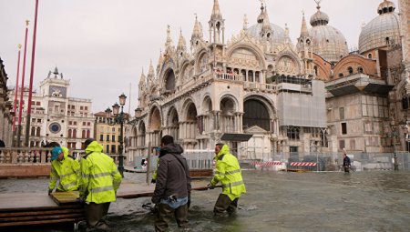 Исторический центр Венеции оказался почти на 75% затоплен водой