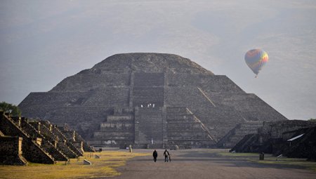 Под Пирамидой Луны в Мексике нашли вход в "загробный мир"