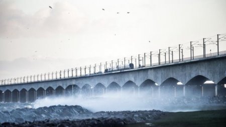 Авария на железнодорожном мосту в Дании: шестеро погибших