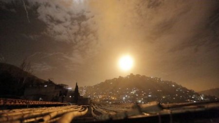 Израиль нанес удары по иранским объектам в Сирии. Есть жертвы