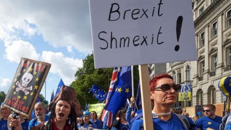 Парламент Британии снова отверг соглашение с ЕС, стране грозит "обвальный брексит"