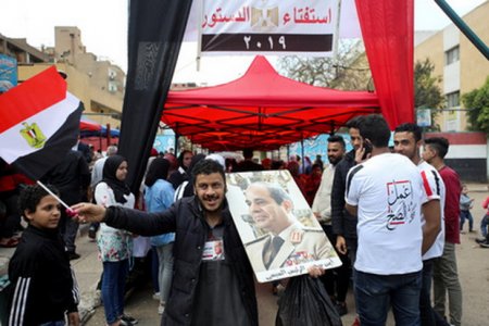 Египтяне разрешили своему президенту править еще 11 лет