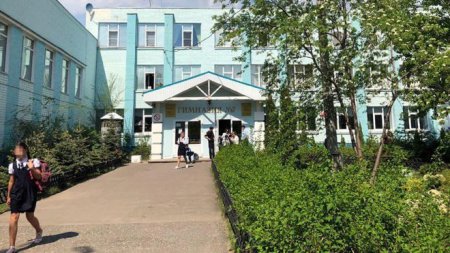 В Казани школьник взял в заложники свой класс и учителя