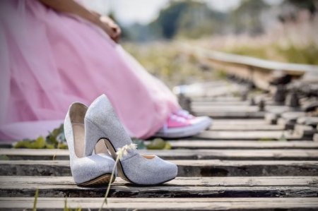 Шпильки против кроссовок: откажется ли высокая мода от высокого каблука?