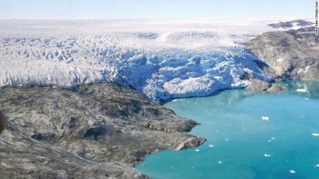 В Гренландии за день растаяло два миллиарда тонн льда