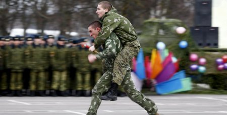 Бегать от повестки больше не вариант. Как в Беларуси меняются правила призыва в армию