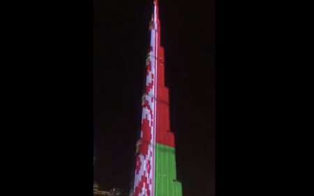 Самый высокий небоскреб в мире окрасили в цвета белорусского флага