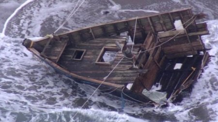"Корабль-призрак" с мертвецами прибило к берегам Японии