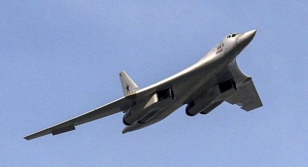 Появилось видео первого полета модернизированного ракетоносца Ту-160М в небе над Казанью