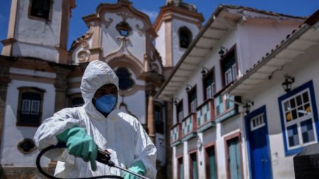 Пандемия в Латинской Америке: карантин в трущобах и картонные гробы