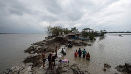 Циклон «Амфан» принес разрушения в Индию и Бангладеш