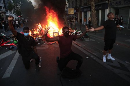 В Париже акция против полицейского насилия переросла в беспорядки