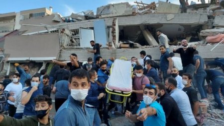 Мощное землетрясение в Эгейском море: разрушения в Греции и Турции, есть погибшие