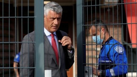 Президент Косова подал в отставку после обвинения в военных преступлениях
