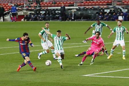 Дубль Месси помог «Барселоне» прервать серию из четырех матчей без побед