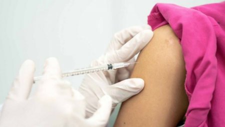 Появилась первая вакцина от коронавируса, которая эффективна на 90%