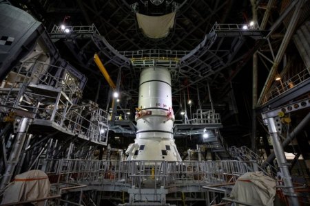 Во Флориде начали собирать SLS – огромную ракету для полета на Луну