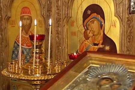 Православные празднуют Введение во храм Пресвятой Богородицы