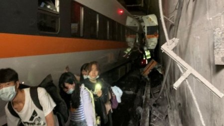 Крушение поезда в туннеле на Тайване: 50 погибших, десятки пострадавших