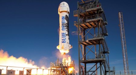 Полет в космос с Безосом продали с аукциона за 28 миллионов долларов