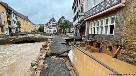 Число жертв наводнения на западе Германии превысило 100 человек