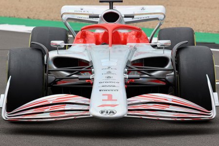 «Формула-1» официально представила болид нового поколения для сезона 2022 года