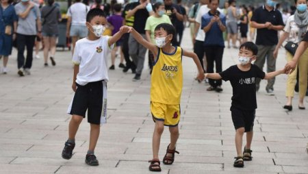 Коронавирус в мире: новая вспышка в Китае; Бразилия отменяет контракт на "Спутник"