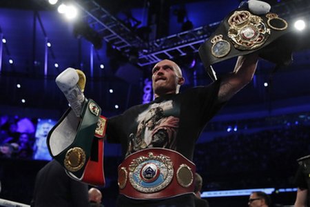 Украинский боксер Усик сенсационно отбил у британца Джошуа чемпионские титулы в супертяжелом весе