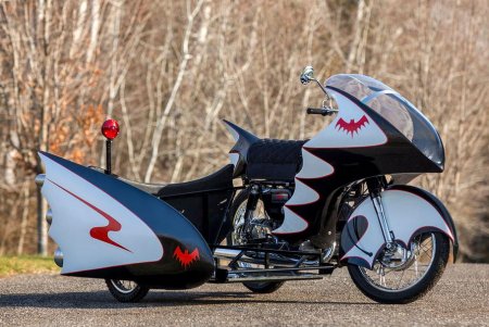 Мотоцикл Бэтмена, построенный на базе 55-летней Yamaha, пустят с молотка