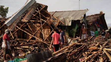 По Филиппинам ударил разрушительный супертайфун, погибли более 160 человек