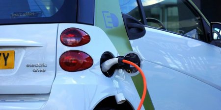 Квантовая зарядка позволит рекордно быстро заряжать электромобили