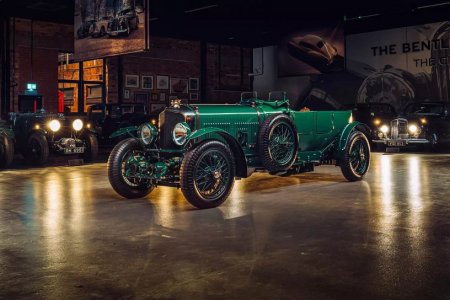 Bentley представила реплику свой самой успешной гоночной машины в истории