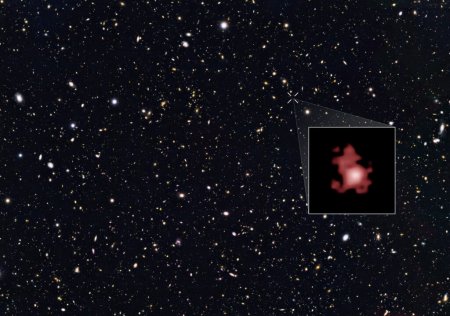 Астрономы обнаружили древнейшую черную дыру, которая уничтожает свою галактику