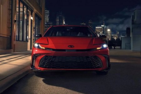 У новой Toyota Camry XV80 появилась «черная» спортверсия