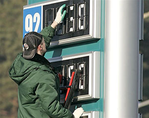 Повышены цены на бензин и дизельное топливо