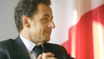 Во Франции разгорелся громкий скандал, связанный с окружением Саркози