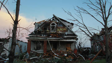 Число погибших от торнадо в городе Джоплин в США возросло до 151