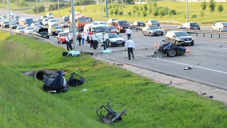 Страшная авария на МКАД: BMW разорвало на части (Фото)