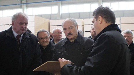 Лукашенко уволил директоров МТЗ и МАЗа