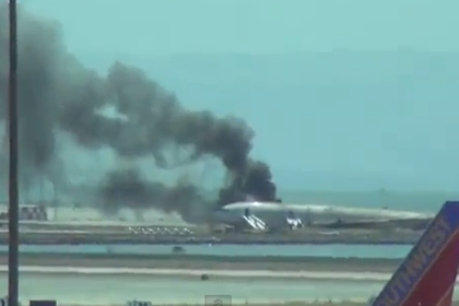 При посадке в Сан-Франциско разбился Boeing 777 (Видео)