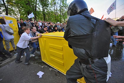 Госдума ужесточила наказания за беспорядки на митингах