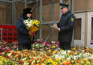 Белорусские таможенники изъяли партии цветов на Br1,3 млрд