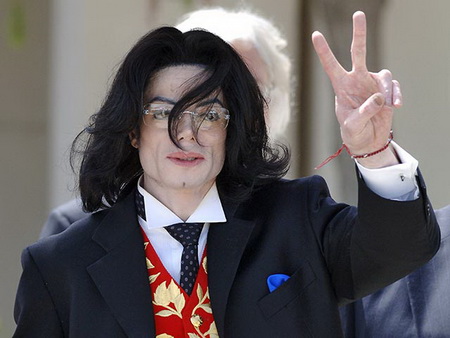 ФБР: Майкл Джексон заплатил 35 млн долларов родителям 20 детей, которых домогался
