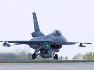 США перебрасывают в Польшу 300 солдат и 12 истребителей F-16