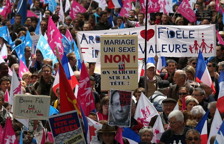 Акция против однополых браков в Париже собрала 150 тысяч участников