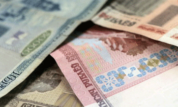 Курс белорусского рубля снизился по отношению к доллару и укрепился к евро и российскому рублю