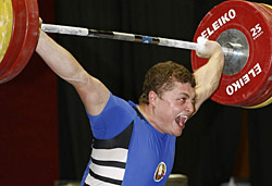 Евгений Жерносек занял 4-е место на ЧЕ по тяжелой атлетике