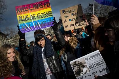 На марш в поддержку однополых браков в Париже вышли 125 тысяч человек