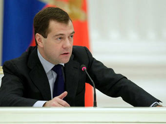 Медведев отказался помиловать осужденных без их прошения