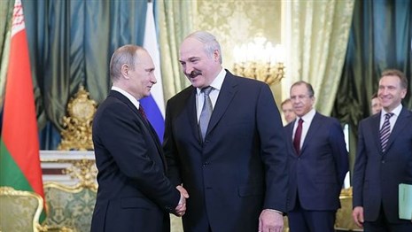 Лукашенко поздравил Путина с Днем единения народов Беларуси и России
